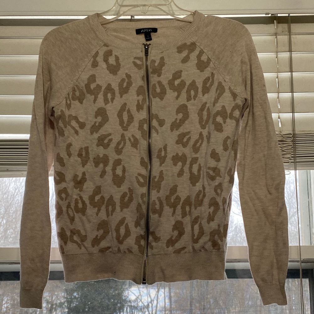 Zip up Leopard print sweater